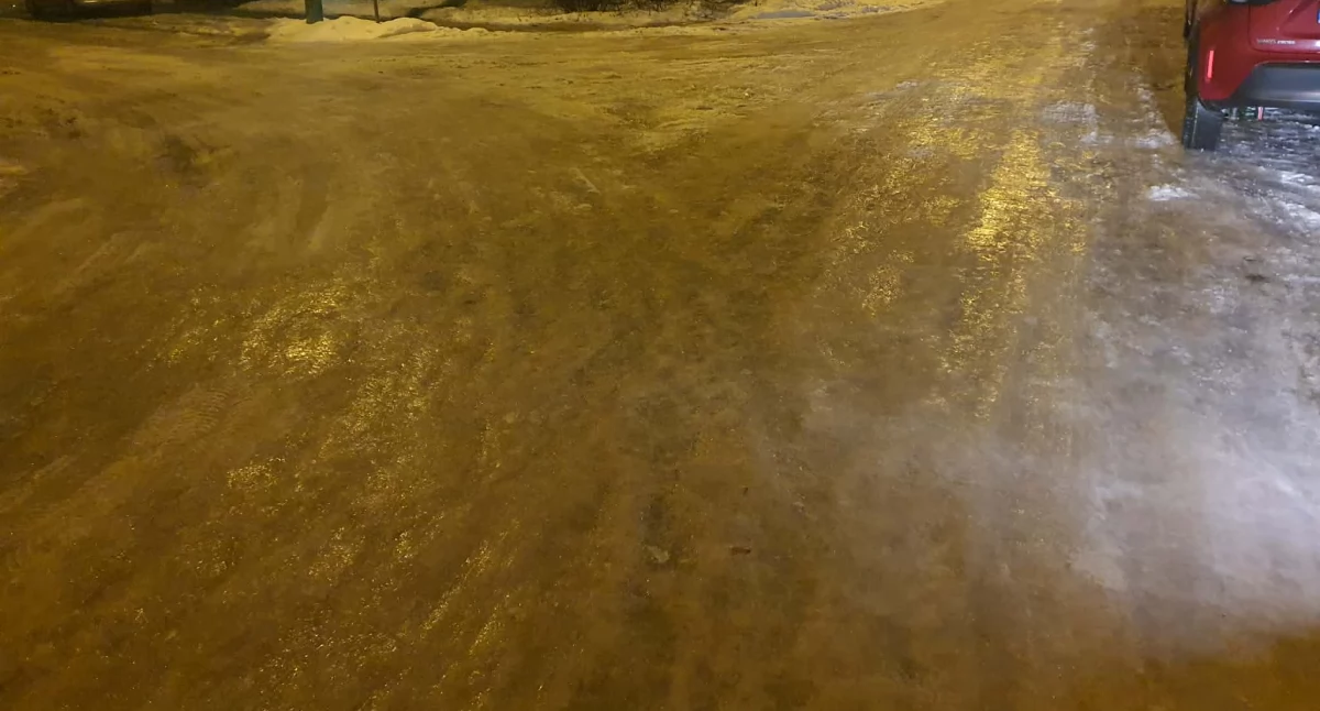 Śliskie chodniki we Włocławku pod kontrolą? Ile mandatów wystawiła Straż Miejska?