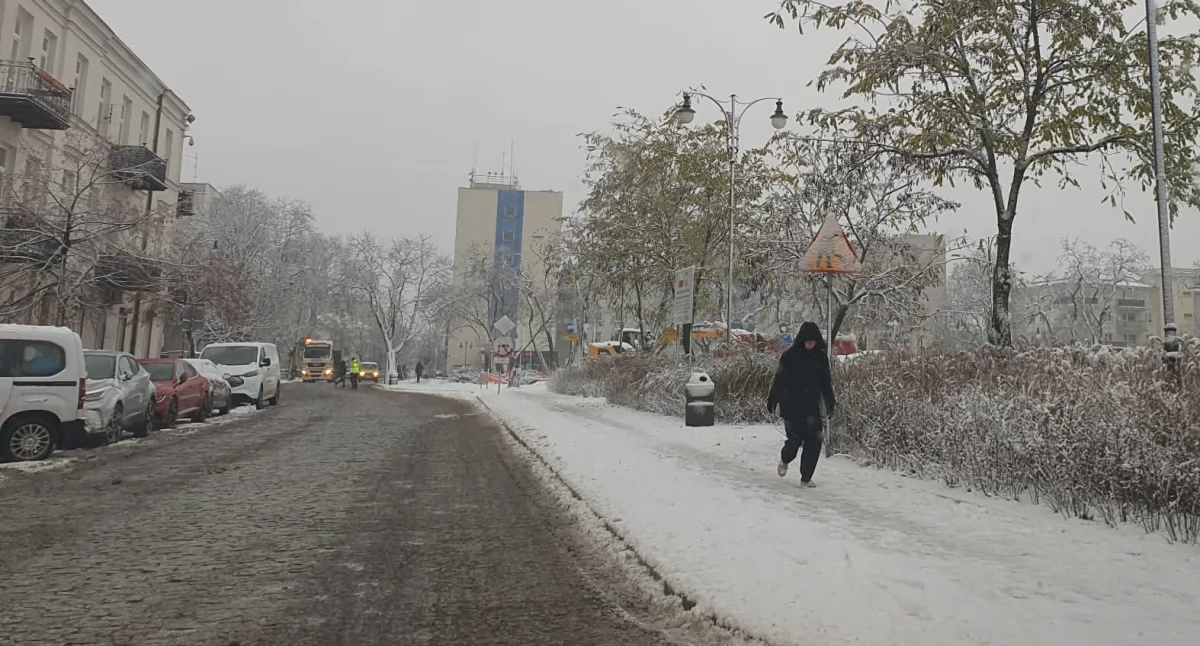 Śliskie chodniki we Włocławku wracają jak bumerang. Mieszkańcy oczekują reakcji