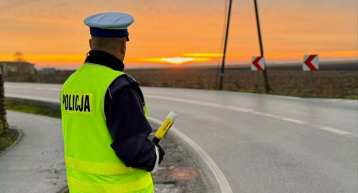 Policyjny pościg za 37-latkiem w Osięcinach. 38 punktów i zarzuty funkcjonariuszy