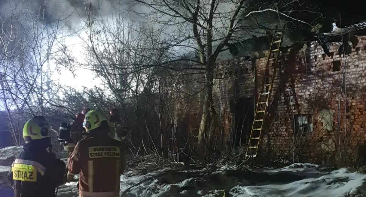 Nocny pożar w Chełmicy Cukrowni. W Gminie Fabianki płonęły garaże