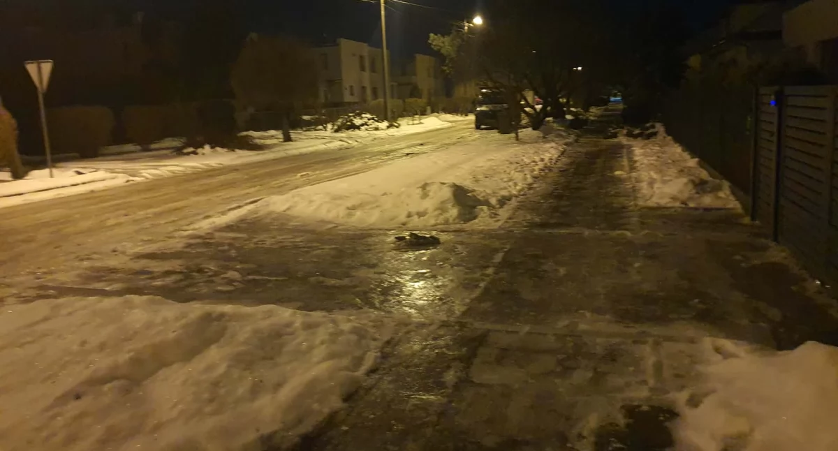 Ekstremalnie śliskie drogi i chodniki we Włocławku i powiecie? IMGW ostrzega przed marznącymi opadami