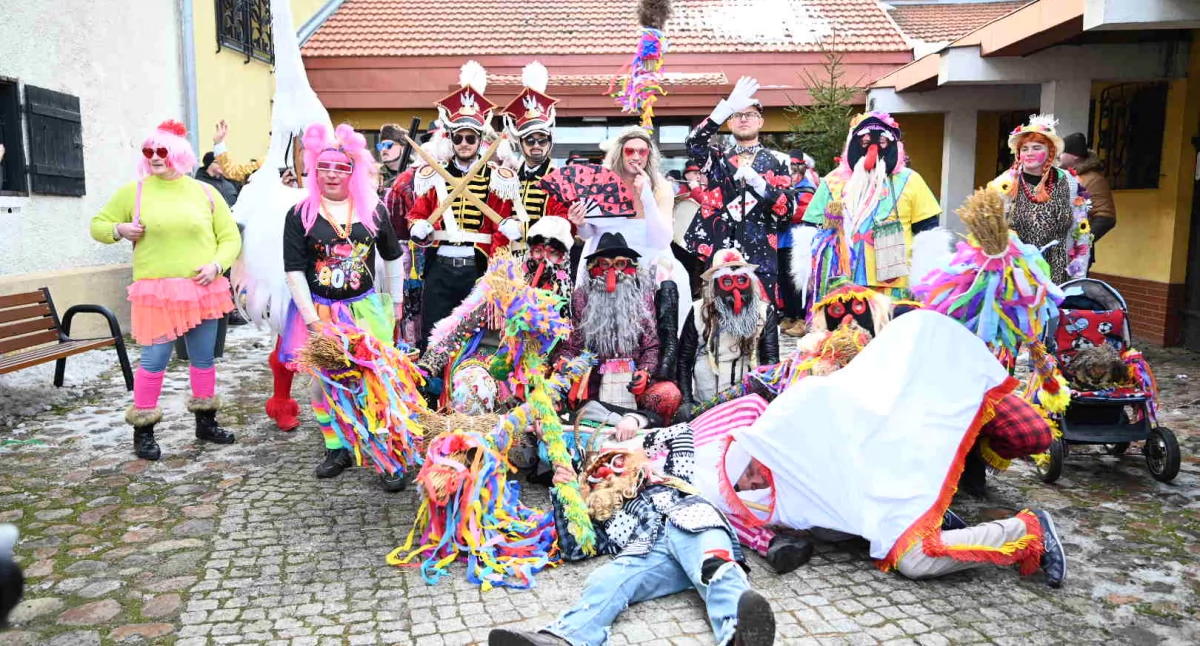 Korowód Grup Zapustnych Włocławek: Barwna parada z kozą przeszła ulicami miasta