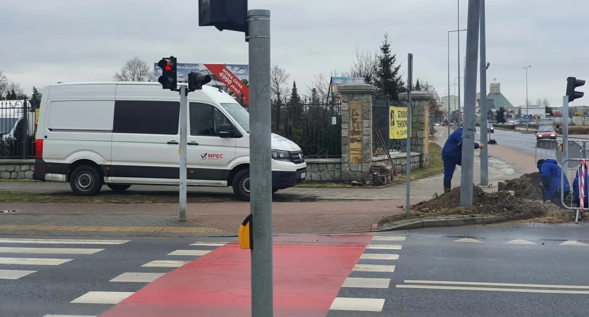 Ogrzewanie znów wyłączone? MPEC Włocławek usuwa nieszczelność przy Okrężnej