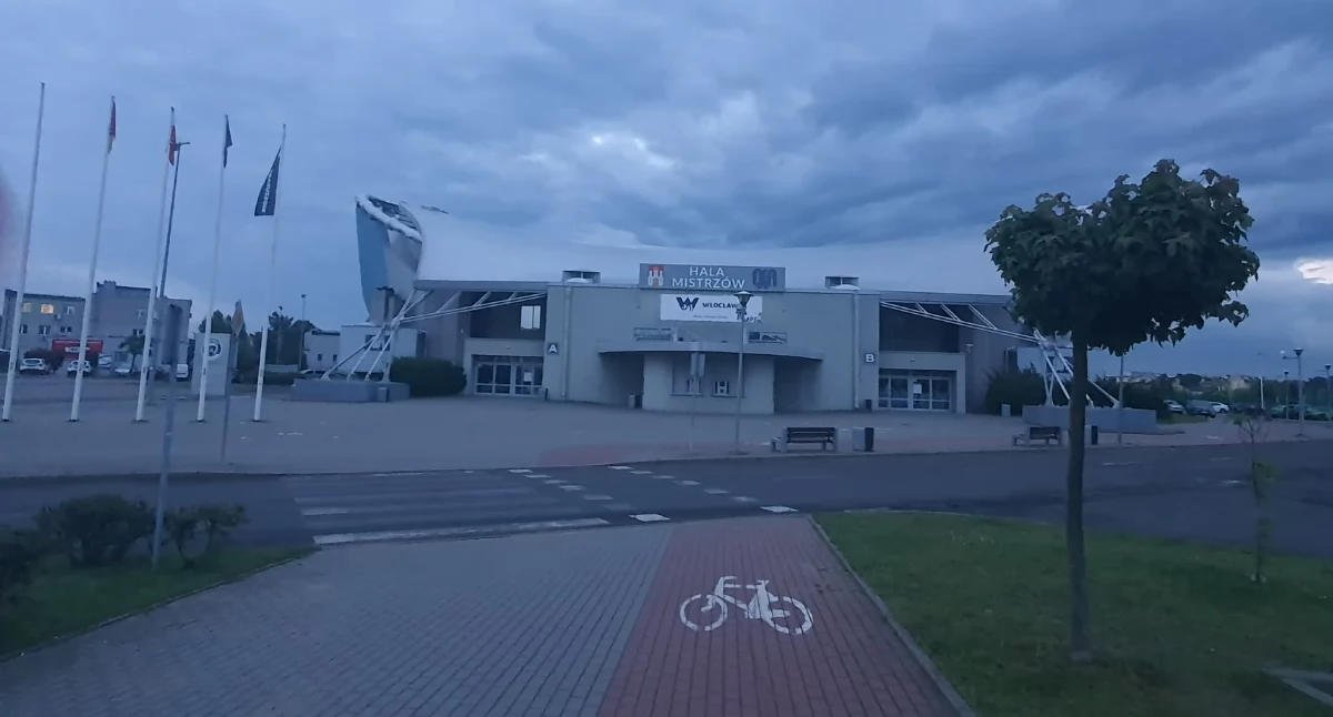 Monitoring przy Hali Mistrzów we Włocławku. Miasto wskazało termin montażu kamer