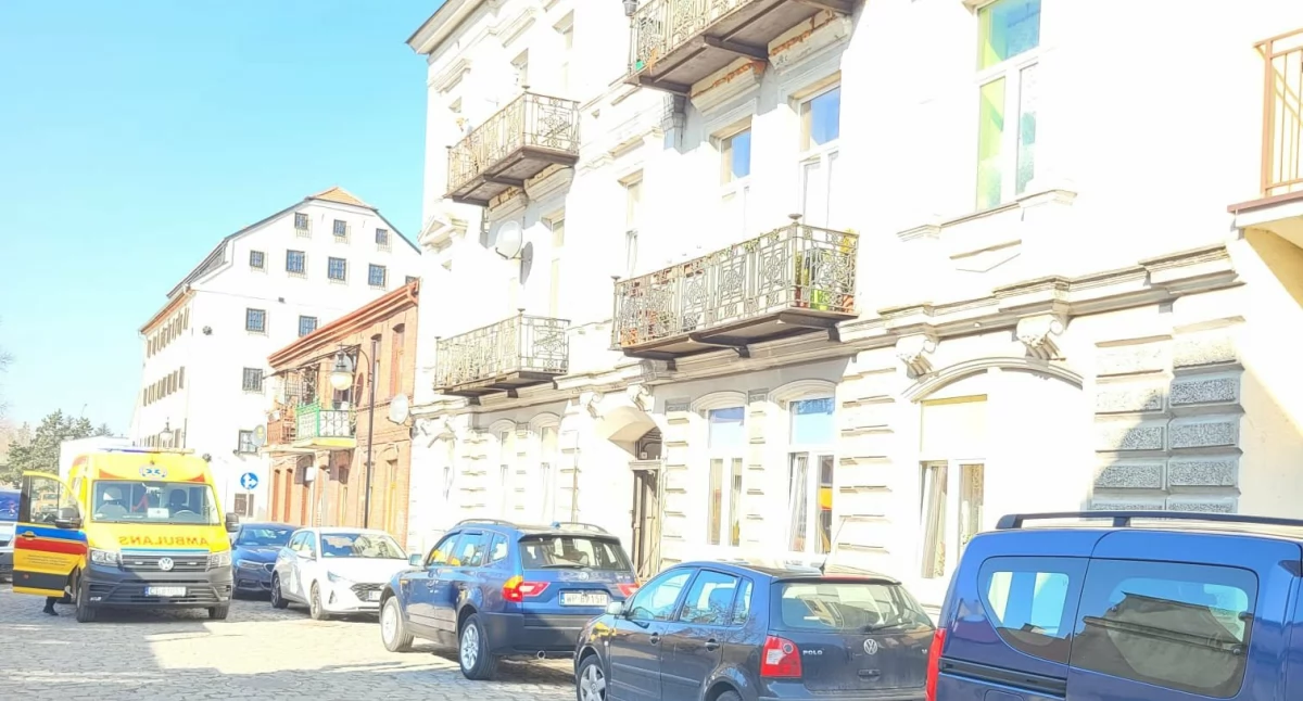 Mężczyzna na dachu w Śródmieściu we Włocławku. Służby interweniują