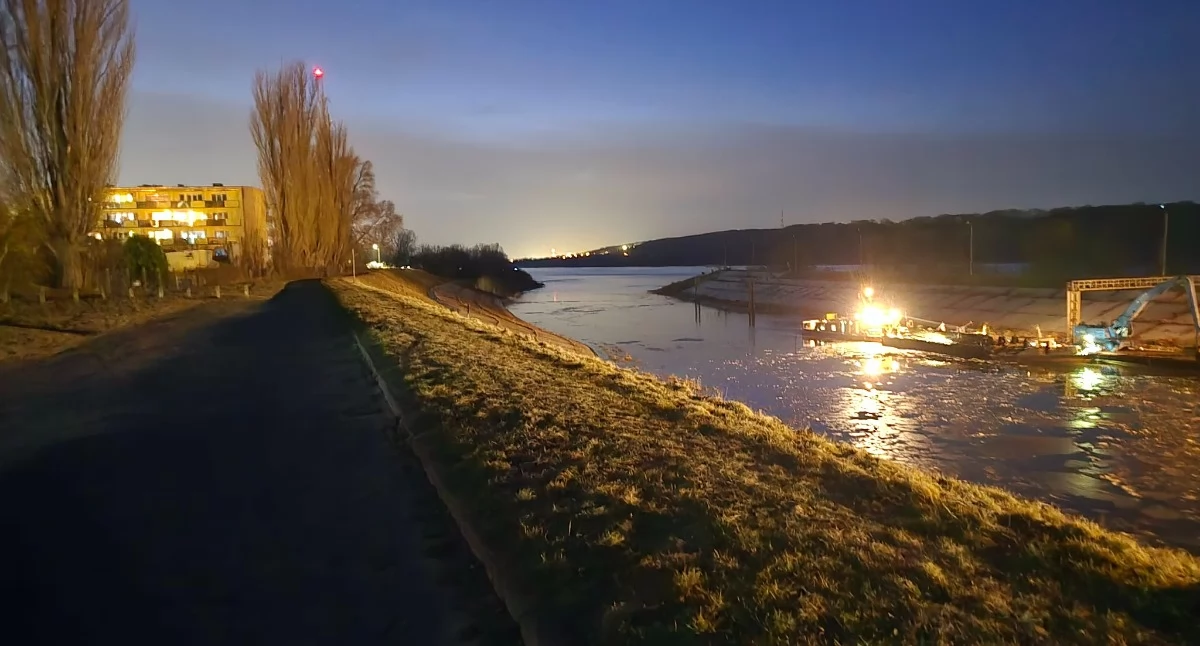 Ciało na tamie we Włocławku. Na miejscu służby