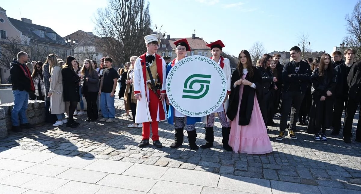 Wiosna we Włocławku zacznie się polonezem. Maturzyści zatańczą na Starym Rynku 