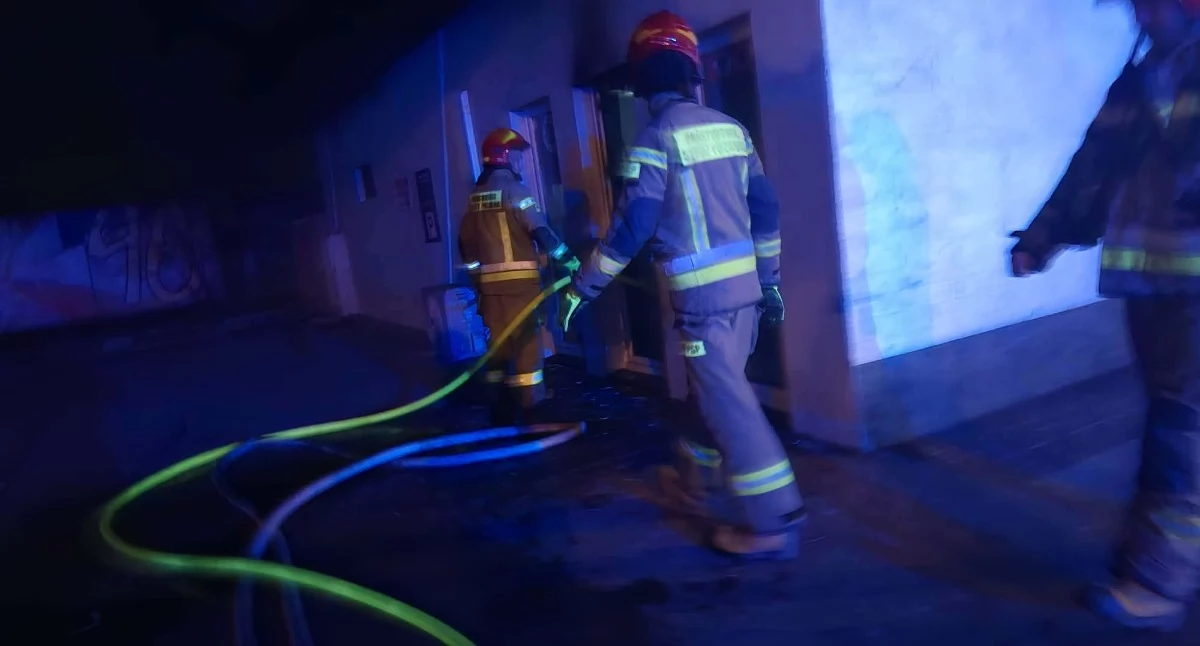 Ogień w centrum Włocławka. Spłonęło wyposażenie lokalu