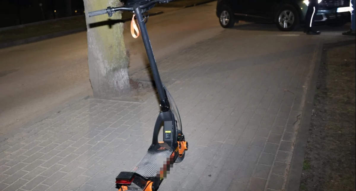 42-latek przewrócił się na hulajnodze w Osięcinach. Trafił z obrażeniami do szpitala