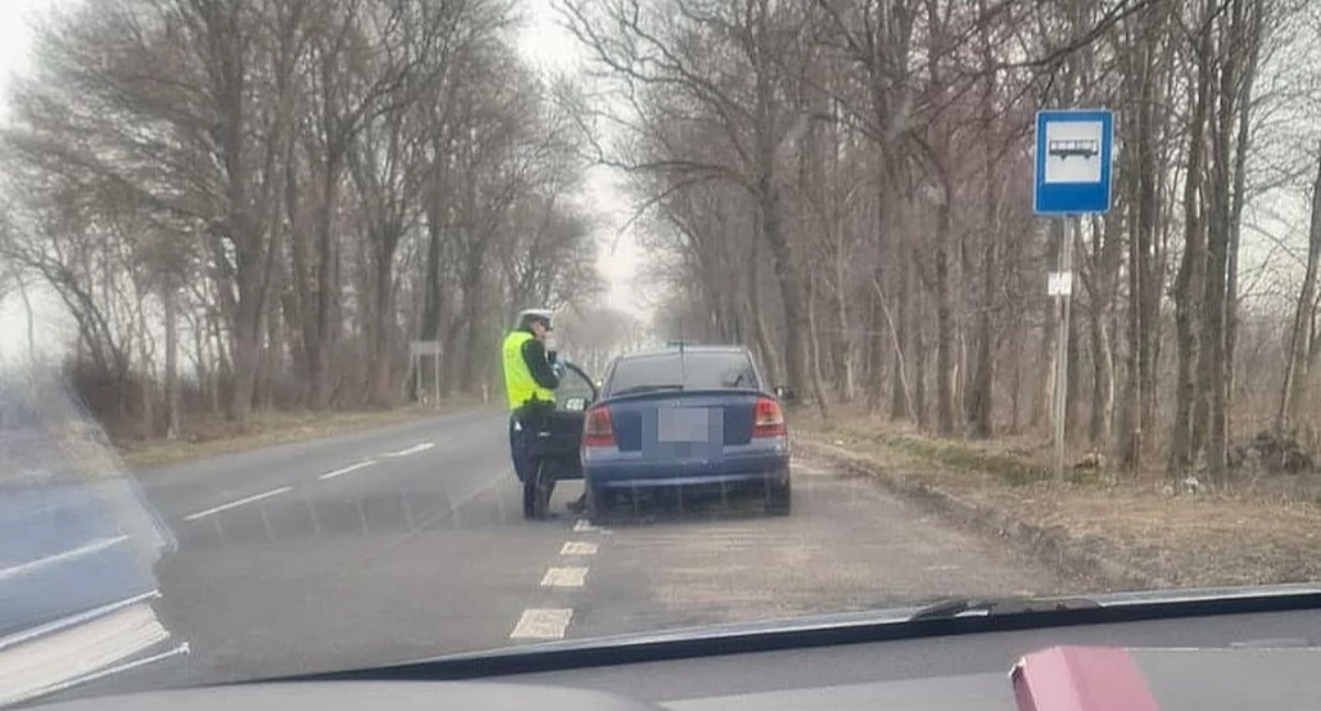 Jechał zygzakiem, miał prawie 3 promile. Trzech pijanych za kółkiem