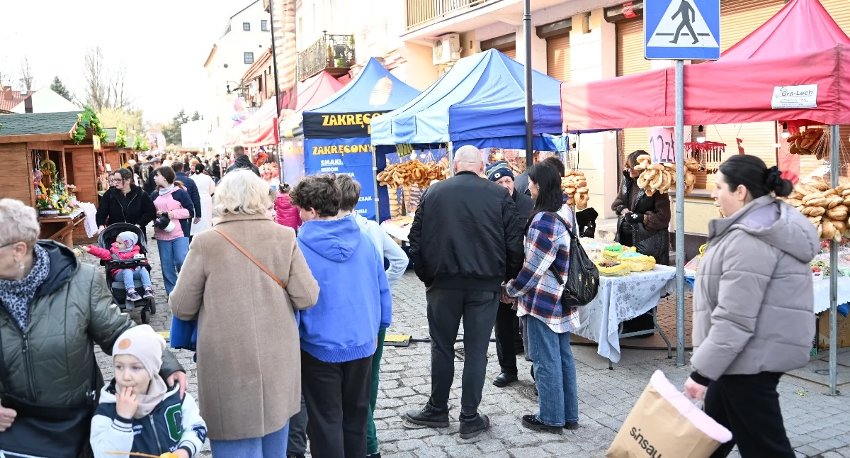Pierwszy dzień Jarmarku Wielkanocnego we Włocławku za nami. Tłumy na Starym Rynku