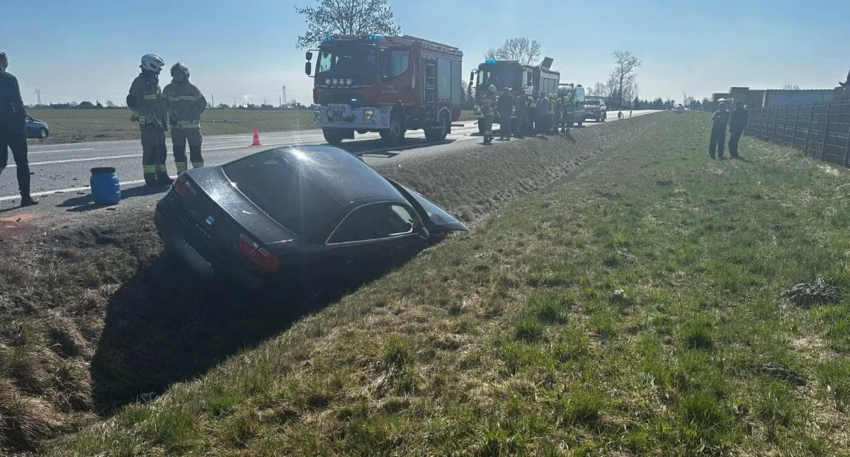 Seat w rowie po zderzeniu z BMW. Utrudnienia pod Włocławkiem