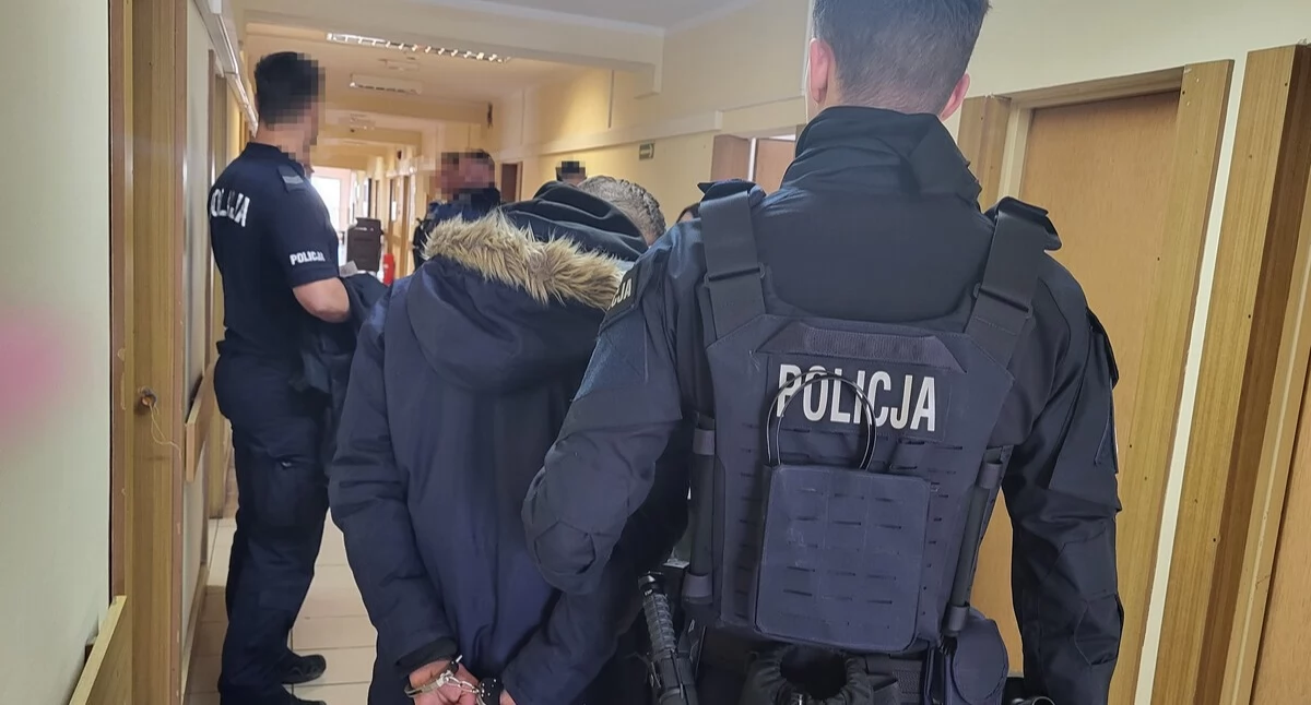 Wpadli z trzema workami napojów w centrum Włocławka. Wśród zatrzymanych ojciec, córka i jej chłopak