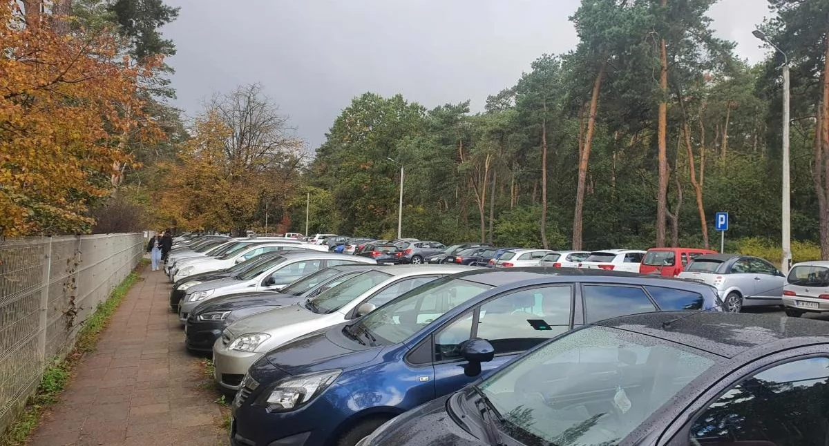 Mieszkańcy czekają na to od lat. Przy szpitalu we Włocławku ma powstać parking na 472 auta