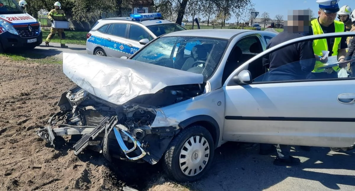 Zderzenie dwóch aut w gminie Osięciny. 34-latka nie ustąpiła pierwszeństwa