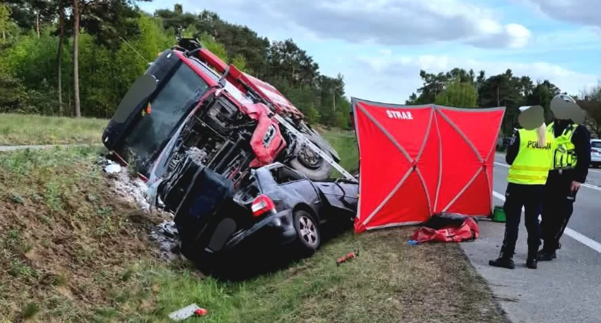 Tragiczny wypadek na DK91 w Brzozie. 22 letni kierowca Audi nie żyje
