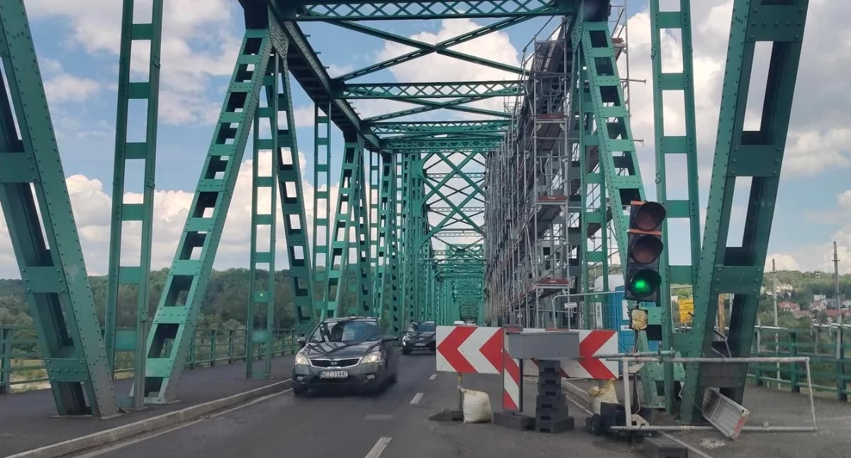 Problemy z sygnalizacją na moście we  Włocławku. Mieszkanka zgłosiła sprawę