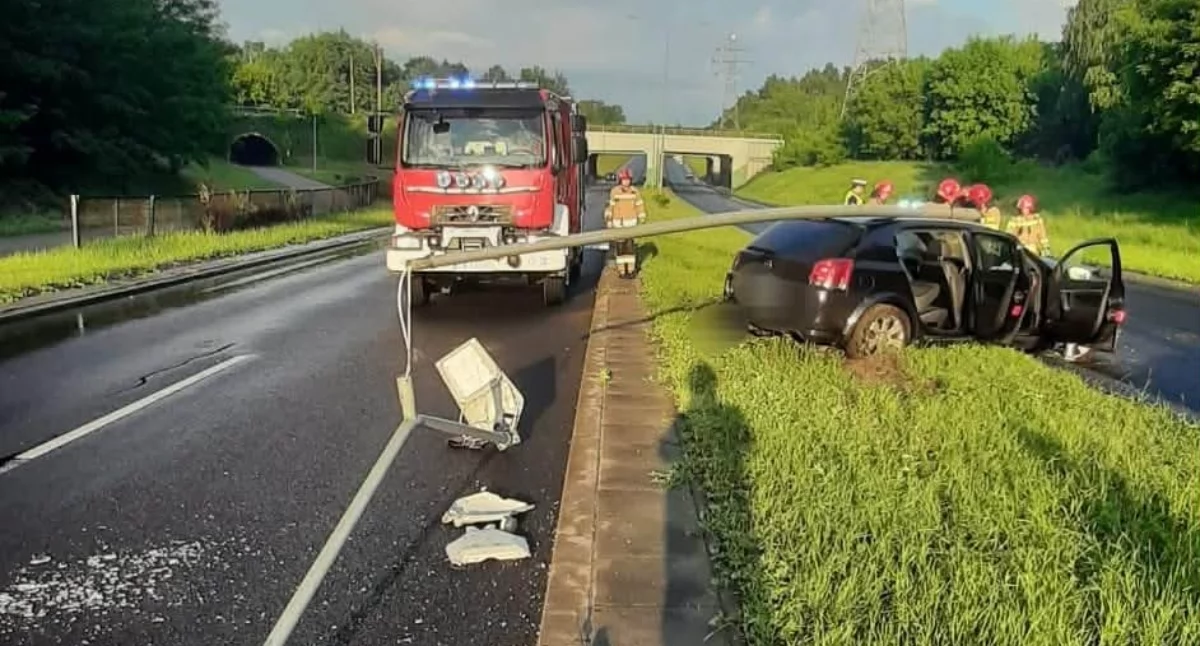 Pożary samochodów, wypadki i silny wiatr. Strażacy interweniowali 33 razy we Włocławku i powiecie