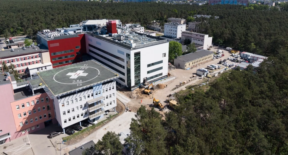 Nowy SOR, lądowisko i robot, którego nie ma prawie nikt w Polsce. Szpital we Włocławku przechodzi rewolucję. ZDJĘCIA