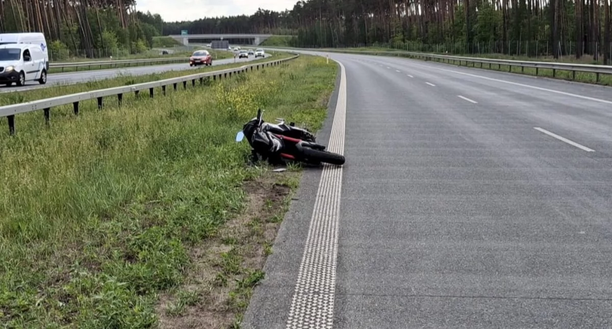 Motocyklista uderzył w barierę. 49-latka nie udało się uratować