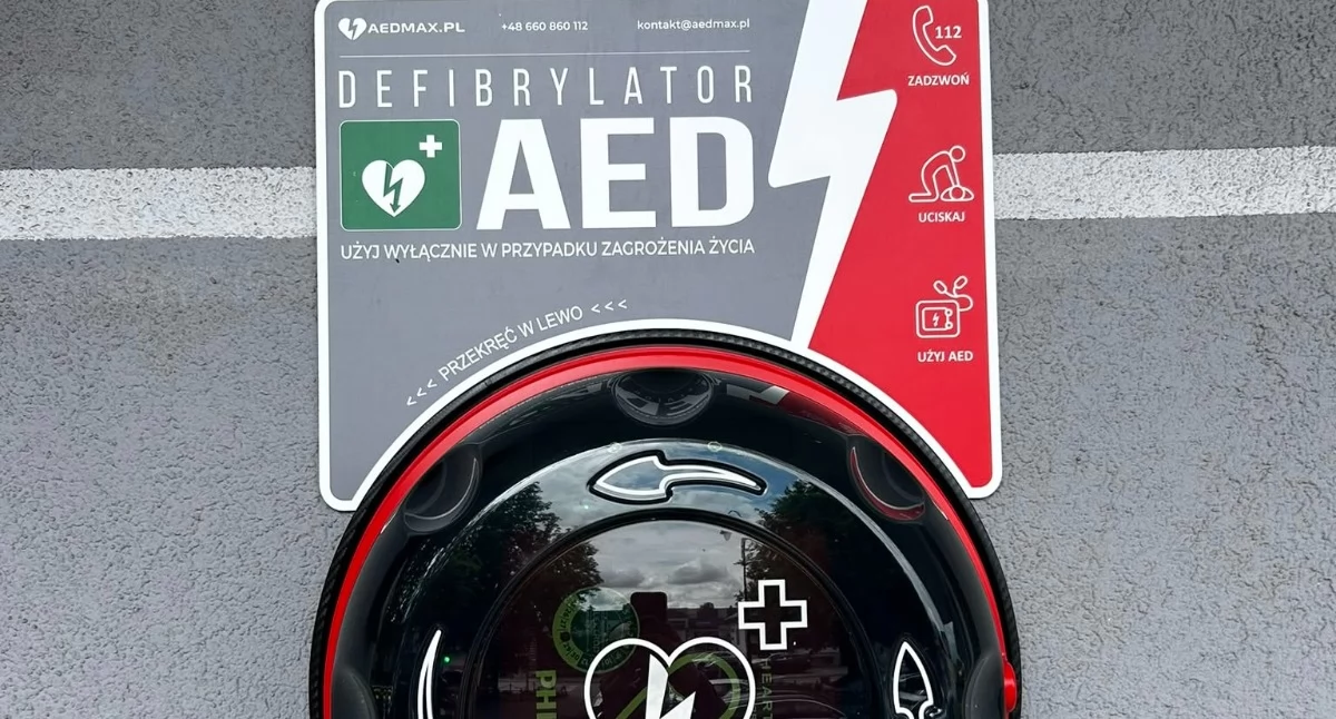 Nowy defibrylator AED  w cetrum Kowala. Pomoc dostępna 24 godziny na dobę