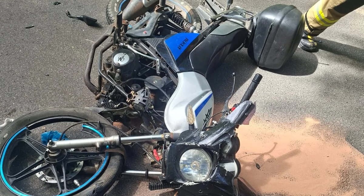 Wypadek w Chodczu. Młodzi motocykliści poszkodowani, na miejsce wezwano LPR
