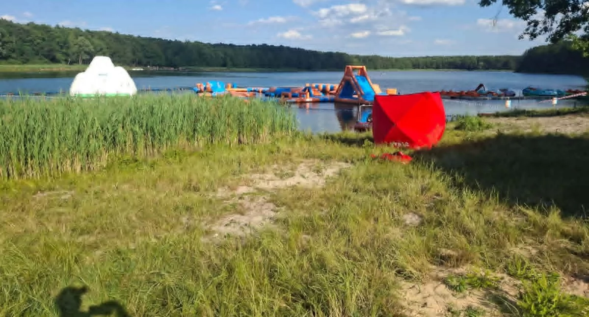 Tragedia nad jeziorem Skrzyneckim. Nie żyje 18-letni mężczyzna