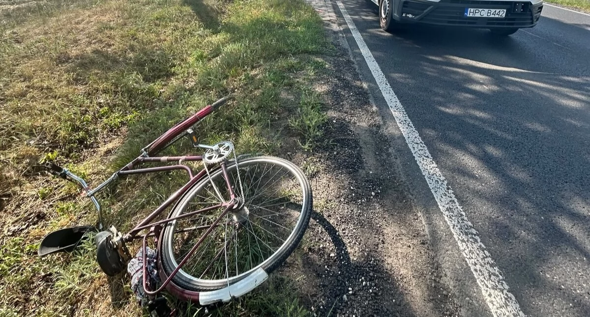 Śmiertelny wypadek w Trzaskach. 50-letni rowerzysta zginął na miejscu