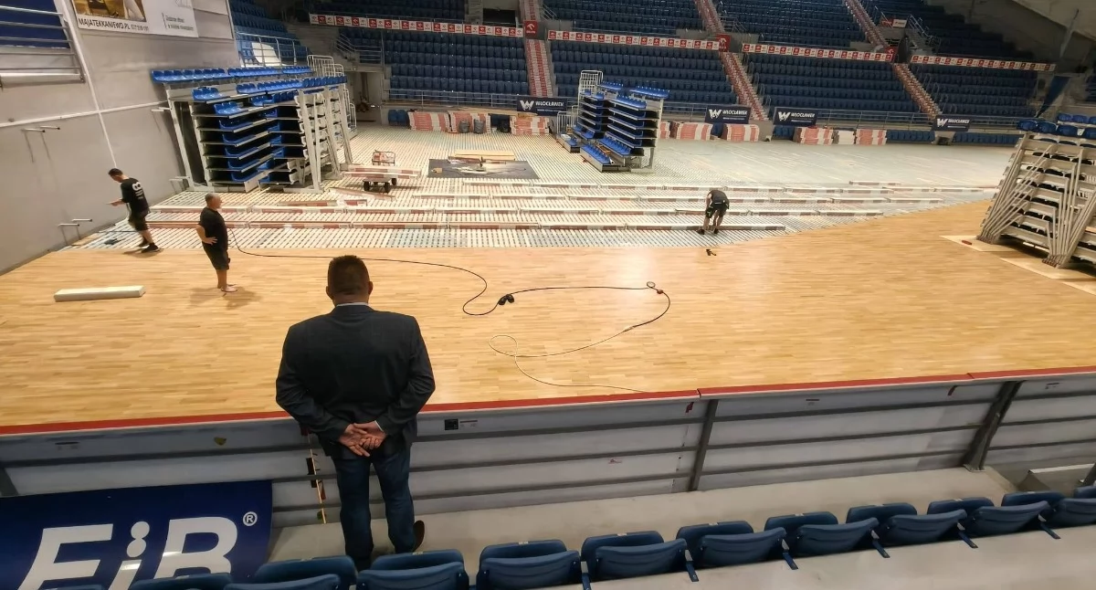 Hala Mistrzów odlicza do nowego sezonu. Trwa wymiana parkietu, Anwil kompletuje skład