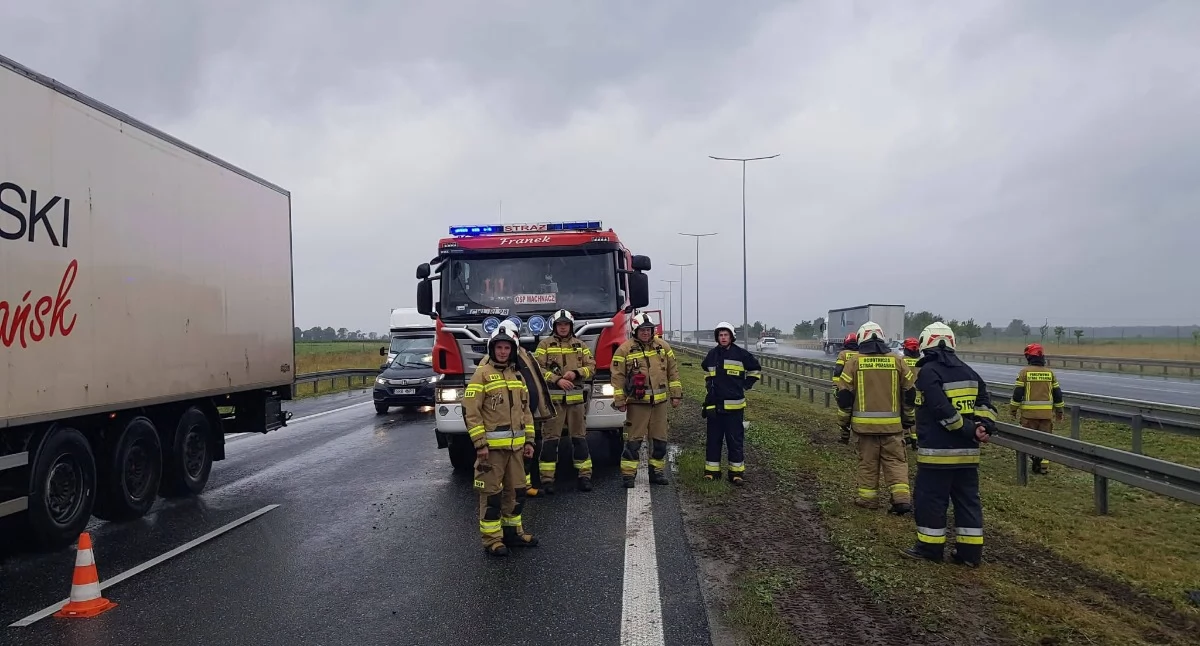 Toyota uderzyła w bariery na A1 pod Włocławkiem