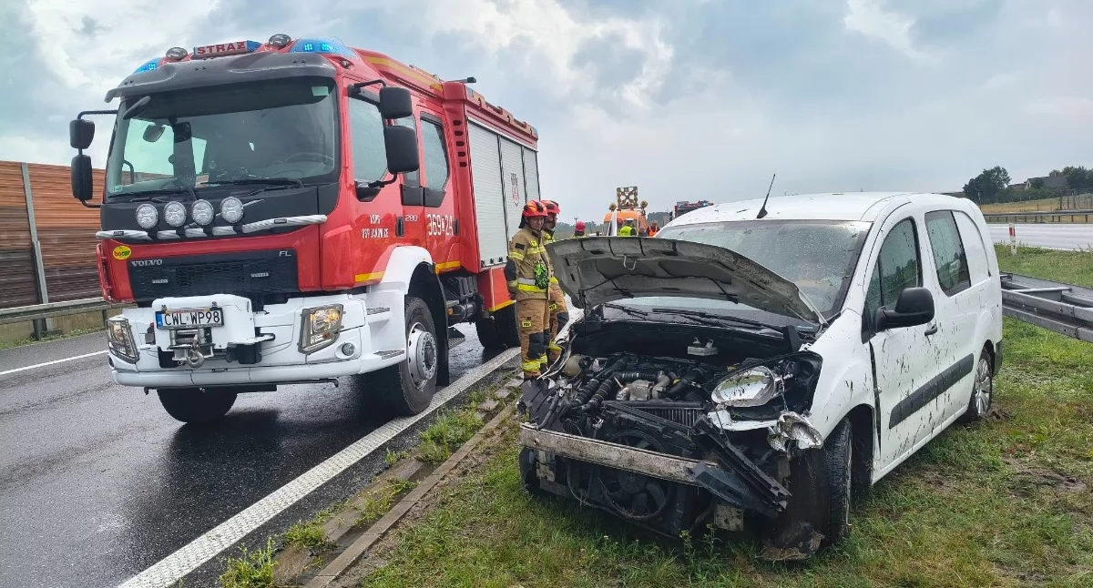 Auto uderzyło w bariery na A1 pod Włocławkiem