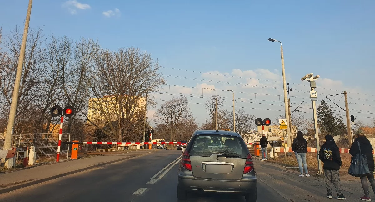 Dlaczego zamknięto przejazd przy ulicy Wienieckiej? PKP wyjaśnia, co wydarzyło się we Włocławku