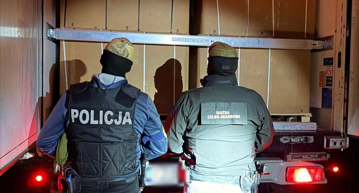 Wielka akcja CBŚP i KAS w powiecie włocławskim. Służby przejęły ponad 15 ton tytoniu i 88 tys. papierosów