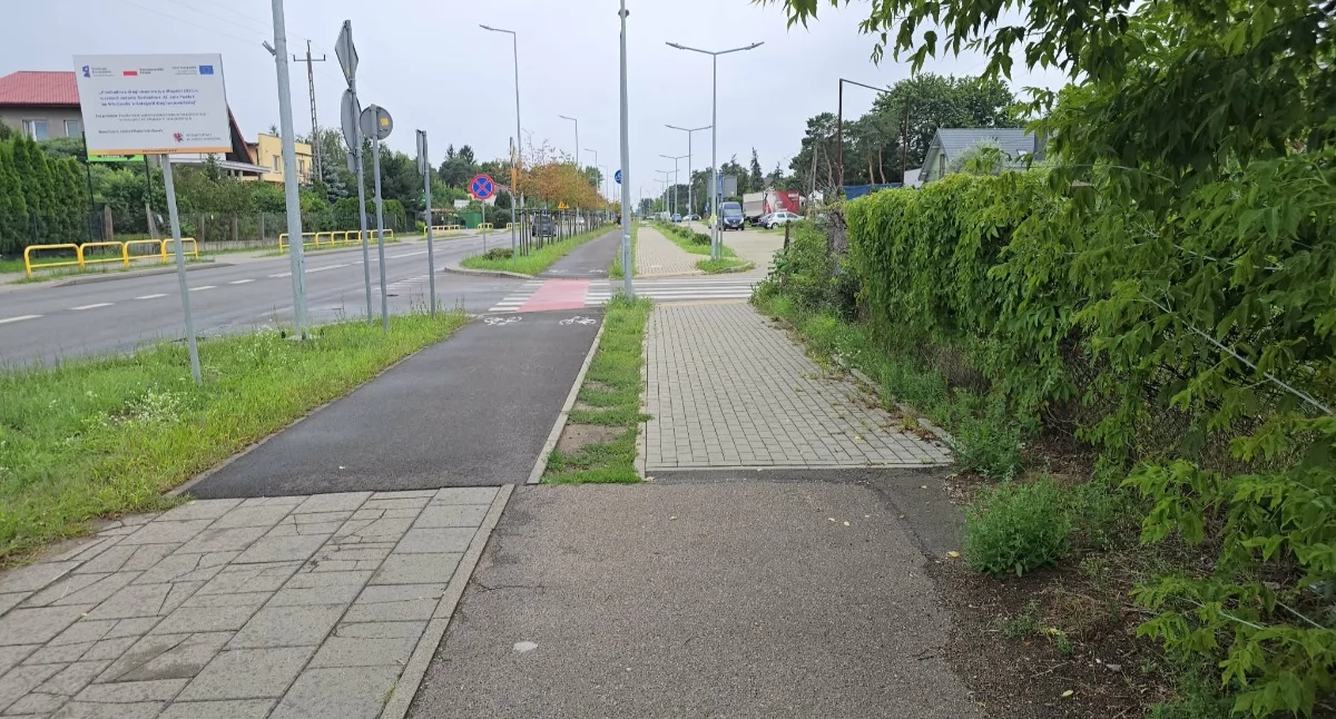 Ścieżka rowerowa czy chodnik? To miejsce we Włocławku wprowadza mieszkańców w błąd