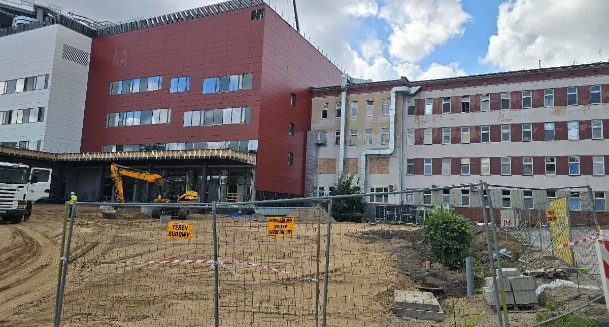 Nie tylko nowe budynki. Nowa droga dla karetek i apteka. Tak zmienia się szpital we Włocławku