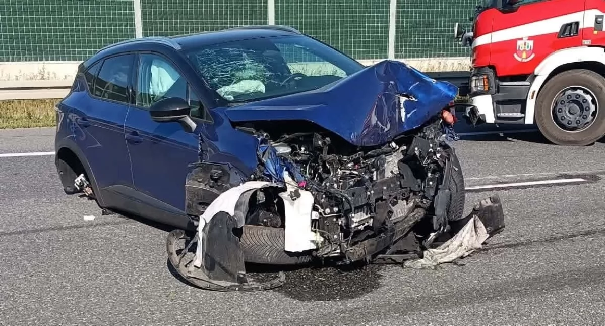 Zderzenie trzech aut na A1 w Pikutkowie. Trasa w stronę Gdańska zablokowana