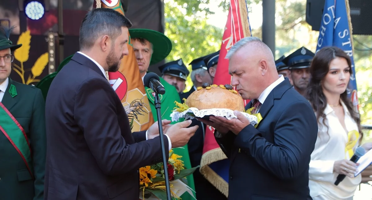 Dożynki w Chodczu zachwyciły wyjątkową paradą. Rolnikom podziękowano za trud, wieczorem wielka zabawa. Zdjęcia