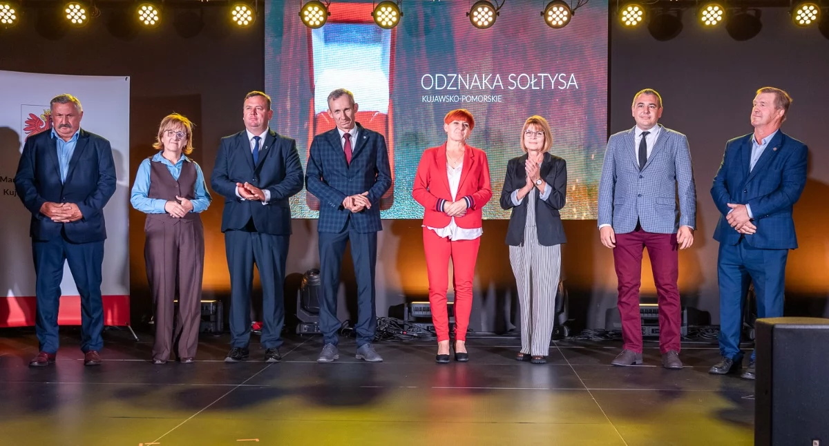 Sołtysi z powiatu włocławskiego z odznakami. Uroczyste spotkanie w Kruszynie. Zdjęcia