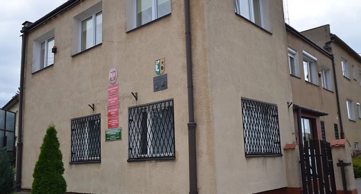 Niepokojące informacje docierają do uczniów. W szkołach gminy Kowal zaostrzono środki bezpieczeństwa