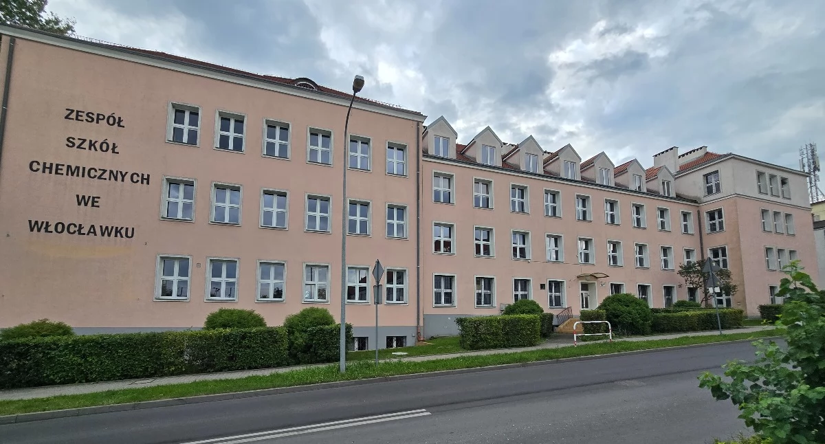 Szkoła nie może stać się twierdzą. Radny bije na alarm we Włocławku