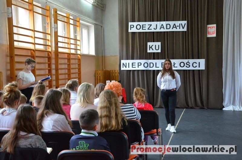 Poezjada IV Ku niepodległości w SP nr 19 we Włocławku