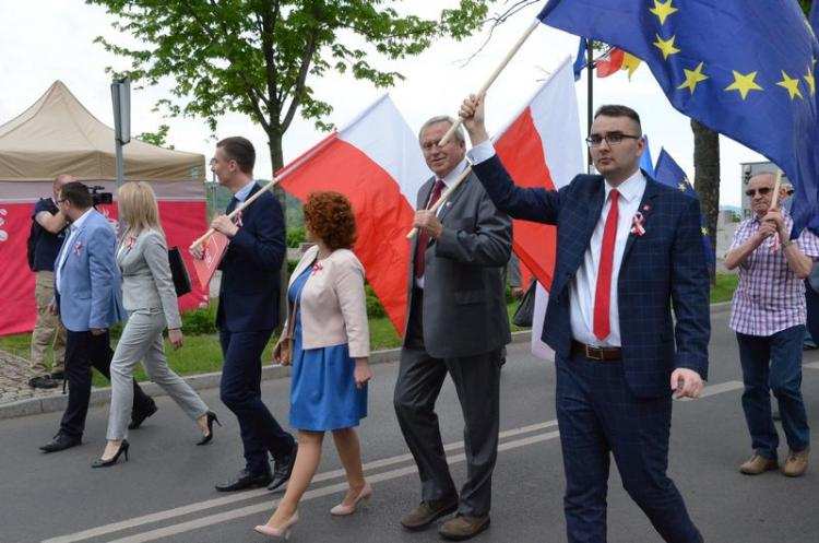 Święto Pracy we Włocławku. Pochód pierwszomajowy przeszedł ulicami [ZDJĘCIA]