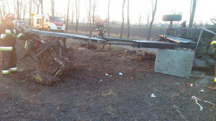 Mężczyzna przygnieciony przez ładowacz [FOTO]
