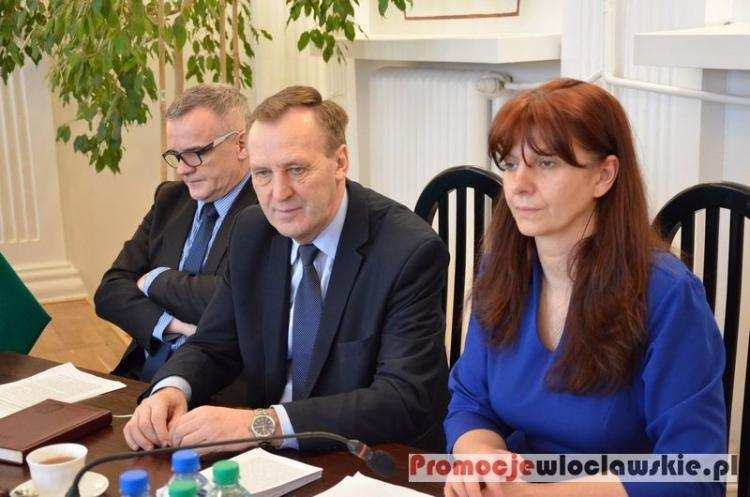 O bezpieczeństwie, dofinansowaniu gmin i bezrobociu na sesji w Starostwie
