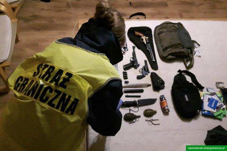 Broń palna, amunicja i fabryka papierosów w regionie. SG rozbiła grupę przestępczą