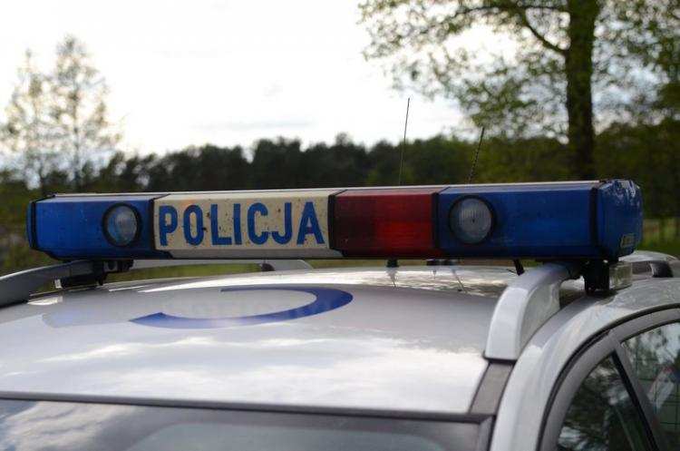 Zderzenie dwóch samochodów ciężarowych. Scania wjechała do rowu