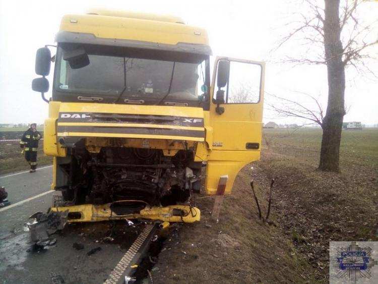 3 osoby nie żyją. Kolejni ranni przetransportowani helikopterami. BUS zderzył się z TIR-em