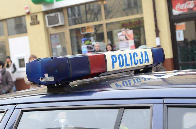 Potrącił rowerzystów. Policja z Brześcia Kujawskiego szuka sprawcy i świadków
