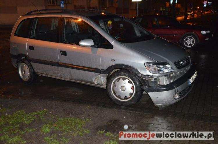Kierowca volkswagena zderzył się z oplem i uciekł. Szuka go policja z Włocławka [ZDJĘCIA]