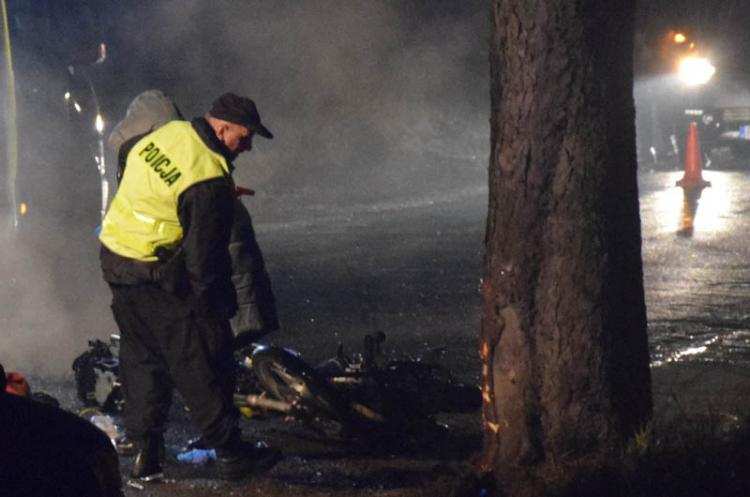 Tragiczny wypadek w regionie. 30-letni motorowerzysta uderzył w drzewo